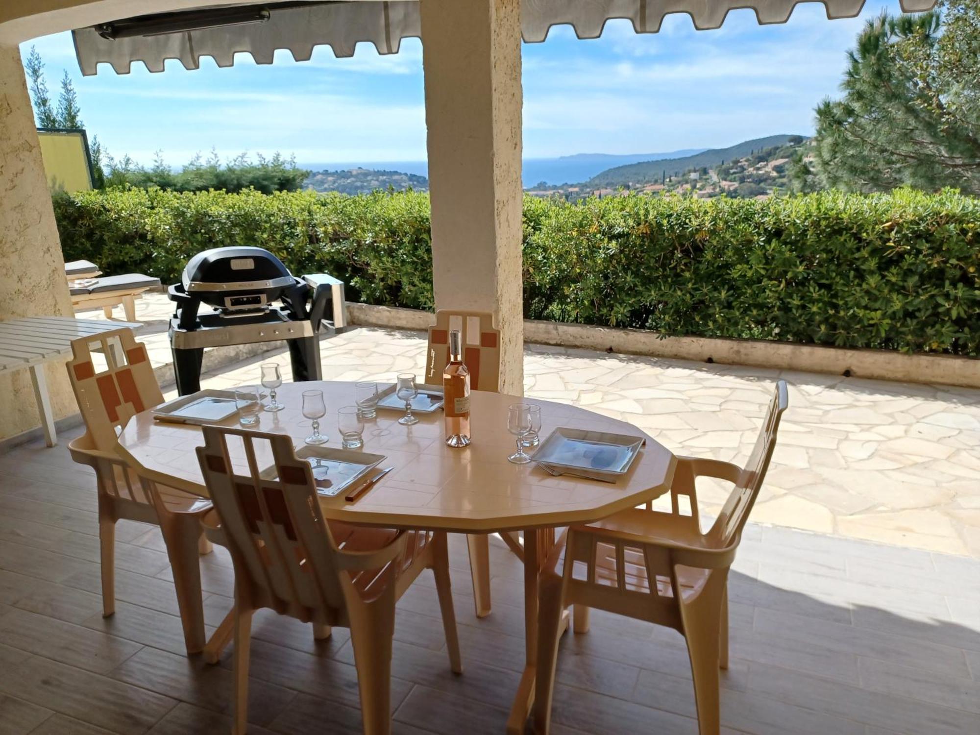 קבלייר-סור-מר Appartement Rez De Jardin Dans Villa Vue Mer מראה חיצוני תמונה