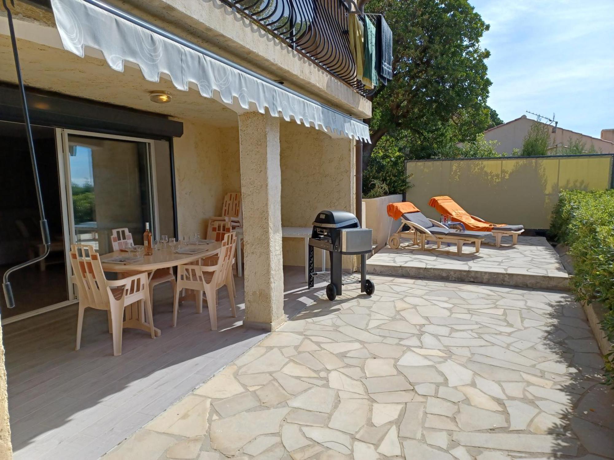 קבלייר-סור-מר Appartement Rez De Jardin Dans Villa Vue Mer מראה חיצוני תמונה