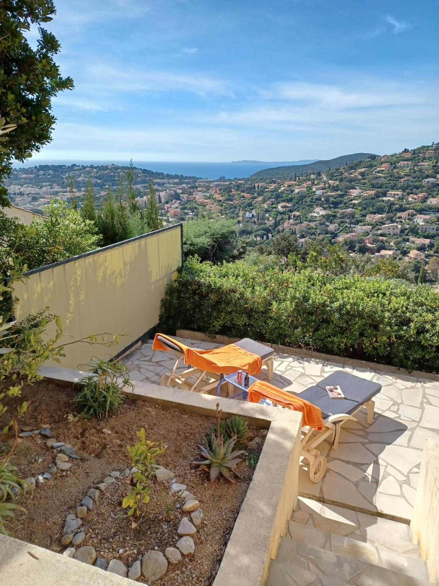 קבלייר-סור-מר Appartement Rez De Jardin Dans Villa Vue Mer מראה חיצוני תמונה